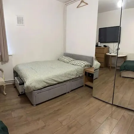 Small Studio Apartment - Quick Access To All Of London Exterior photo