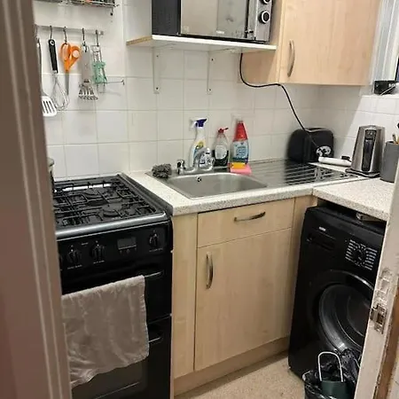 Small Studio Apartment - Quick Access To All Of London Exterior photo