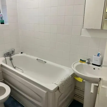 Small Studio Apartment - Quick Access To All Of London Exterior photo